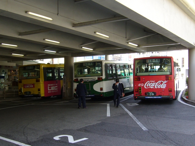 神戸のラッピングバス: Wrapping Bus in the Middle East